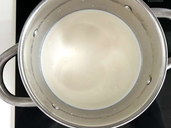 Hüttenkäse selber machen : einfach mit 2 Zutaten - Zubereitung Schritt 1