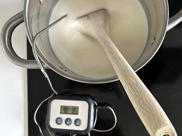 Hüttenkäse selber machen : einfach mit 2 Zutaten - Zubereitung Schritt 2