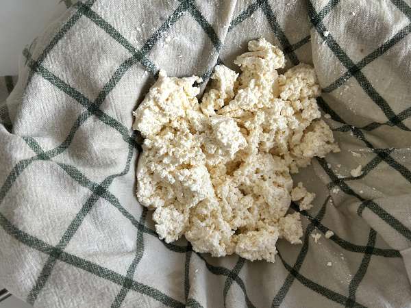 Hüttenkäse selber machen : einfach mit 2 Zutaten - Zubereitung Schritt 5