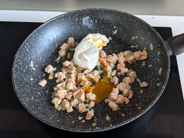 Cremige Pasta mit Lachs und Safran : schnell und einfach - Zubereitung Schritt 6