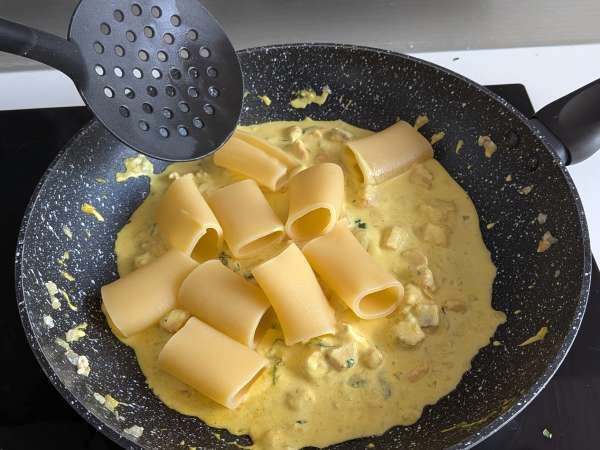 Cremige Pasta mit Lachs und Safran : schnell und einfach - Zubereitung Schritt 8