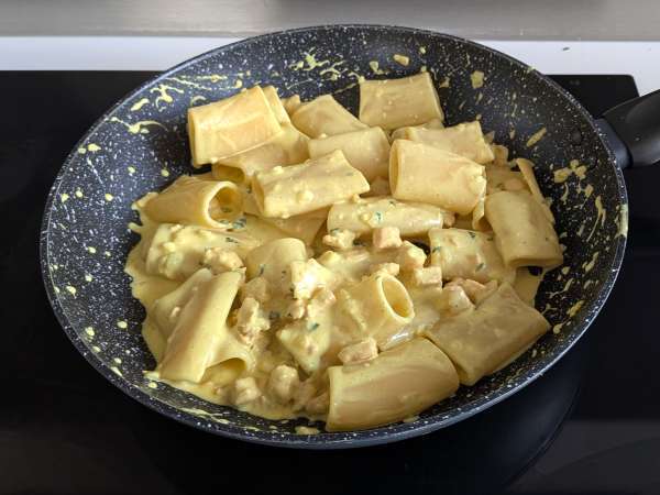 Cremige Pasta mit Lachs und Safran : schnell und einfach - Zubereitung Schritt 9