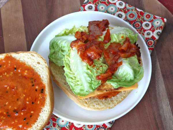Hähnchen-Burger nach koreanischer Art: knusprig, würzig und ein absoluter Genuss - Zubereitung Schritt 6