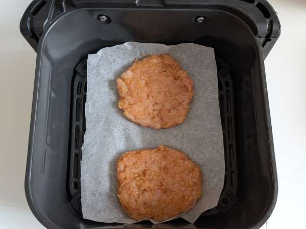 Hähnchen-Patties aus dem Airfryer : saftig und einfach - Zubereitung Schritt 8