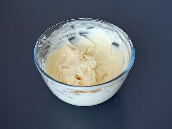 Tiramisu mit gerösteten Aprikosen: das perfekte fruchtige und zartschmelzende Dessert für den Sommer - Zubereitung Schritt 4