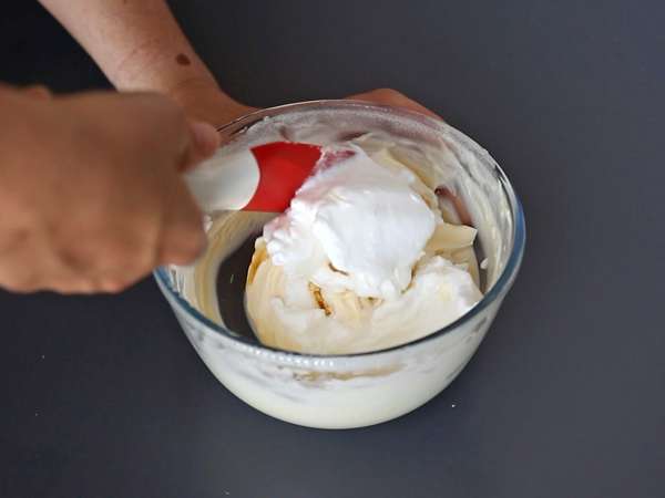 Tiramisu mit gerösteten Aprikosen: das perfekte fruchtige und zartschmelzende Dessert für den Sommer - Zubereitung Schritt 5