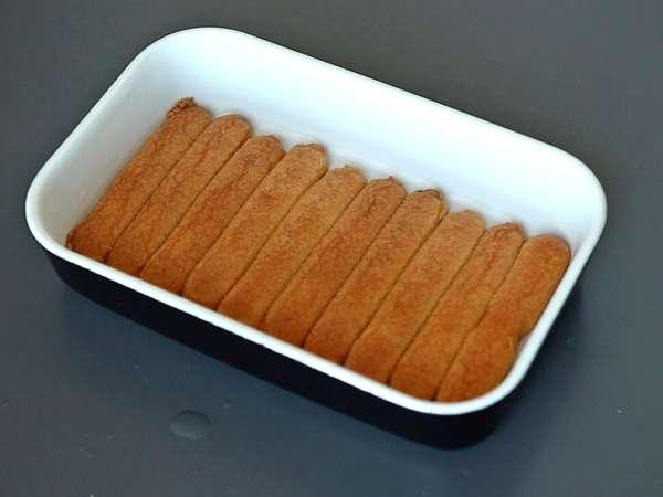 Tiramisu mit gerösteten Aprikosen: das perfekte fruchtige und zartschmelzende Dessert für den Sommer - Zubereitung Schritt 7