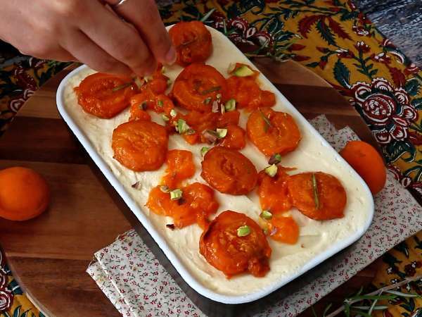 Tiramisu mit gerösteten Aprikosen: das perfekte fruchtige und zartschmelzende Dessert für den Sommer - Zubereitung Schritt 11