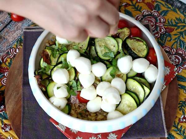 Zartweizensalat mit Thunfisch und Mozzarella : schnell und sommerlich - Zubereitung Schritt 7