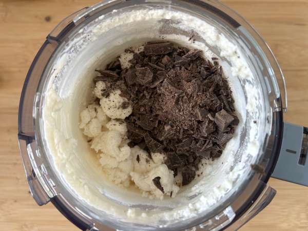 Stracciatella-Eis aus der Ninja Creami : Rezept mit Skyr - Zubereitung Schritt 5
