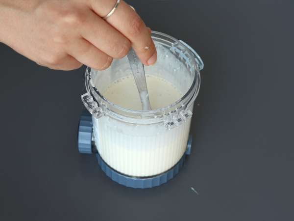 Hausgemachter McFlurry mit Karamell-Daim und dem Ninja Creami - Zubereitung Schritt 2