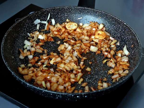 Orzo-Nudeln mit Tomaten und Garnelen, zubereitet wie ein Risotto - Zubereitung Schritt 3