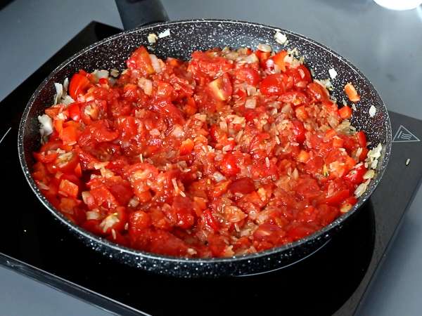 Eintopf mit Hähnchen, Reis mit Tomaten und Paprika - Zubereitung Schritt 5