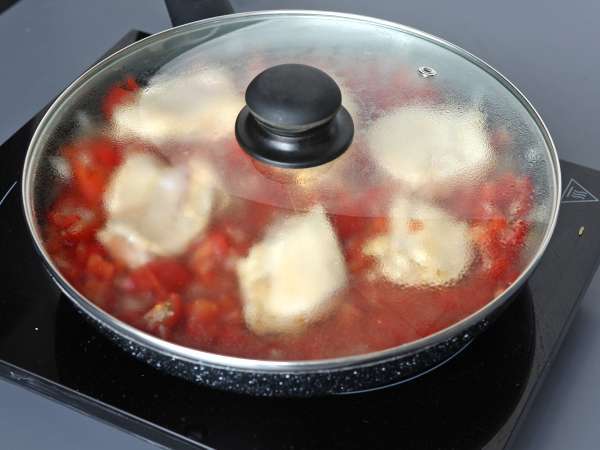 Eintopf mit Hähnchen, Reis mit Tomaten und Paprika - Zubereitung Schritt 7