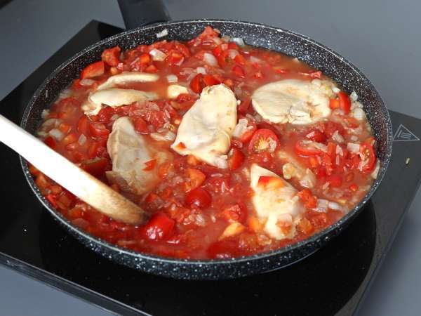 Eintopf mit Hähnchen, Reis mit Tomaten und Paprika - Zubereitung Schritt 8