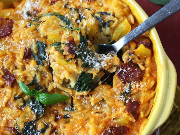 One-Pot-Orzo mit Paprika, Chorizo und Spinat - Zubereitung Schritt 7