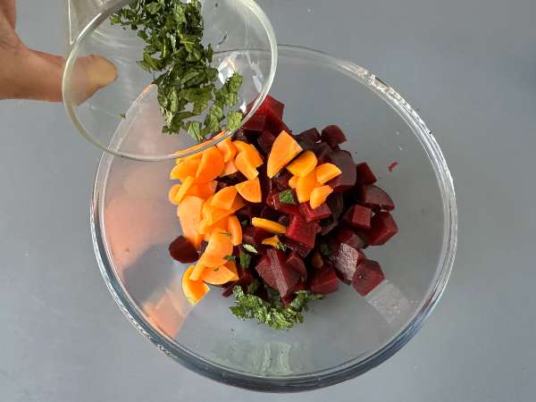 Rote-Bete-Salat mit gegrilltem Halloumi - Zubereitung Schritt 2