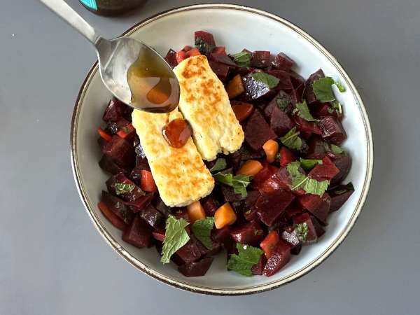 Rote-Bete-Salat mit gegrilltem Halloumi - Zubereitung Schritt 8