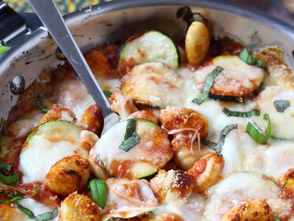 Schnelles Rezept für Gnocchi-Gratin mit Zucchini und Mozzarella - Zubereitung Schritt 6