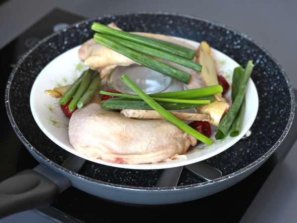 Chinesisches, gedämpftes Hähnchen mit Ingwer – unglaublich zart und aromatisch - Zubereitung Schritt 2