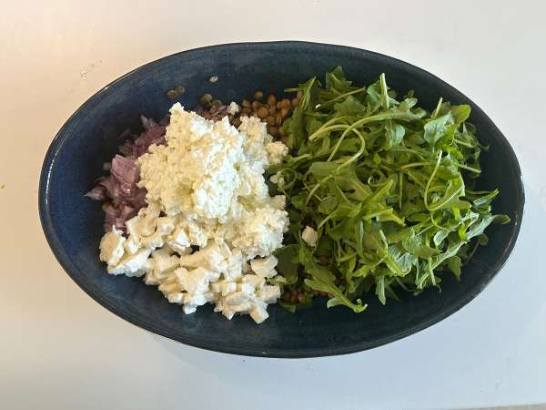Proteinreicher Linsensalat mit Hüttenkäse – einfach und schnell zubereitet - Zubereitung Schritt 3