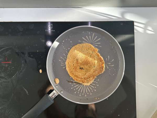 Herzhafte Pfannkuchen mit roten Linsen: ein einfaches, proteinreiches Rezept - Zubereitung Schritt 8
