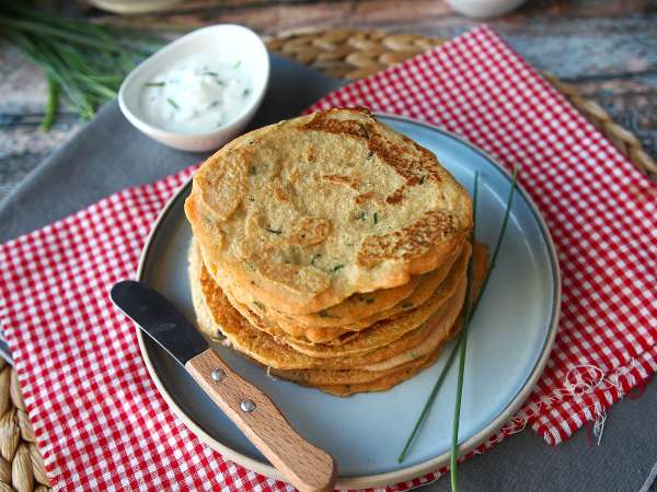Herzhafte Pfannkuchen mit roten Linsen: ein einfaches, proteinreiches Rezept - Zubereitung Schritt 9