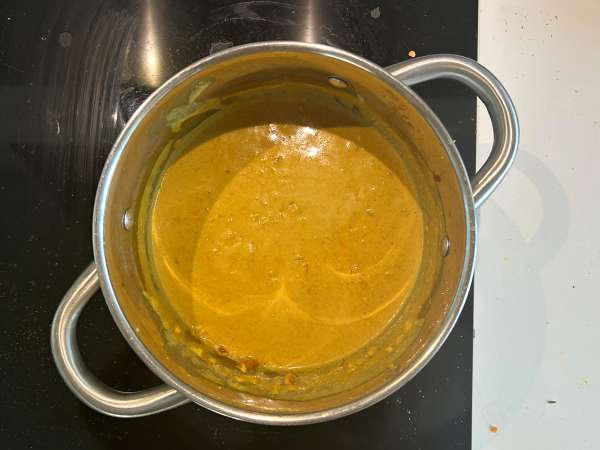 Curry mit roten Linsen und Kokosmilch: ein einfaches und cremiges Rezept - Zubereitung Schritt 7