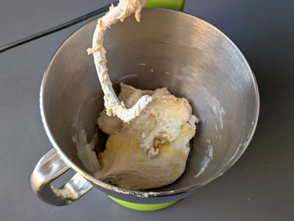 Einfache Focaccia mit Zwiebeln und Rosmarin - Zubereitung Schritt 4