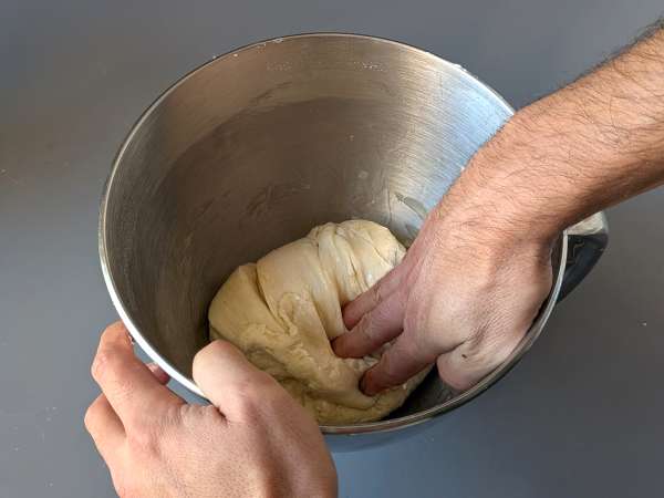 Einfache Focaccia mit Zwiebeln und Rosmarin - Zubereitung Schritt 5