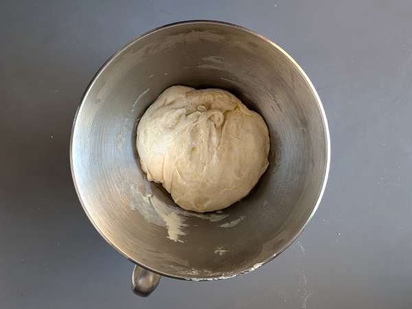 Einfache Focaccia mit Zwiebeln und Rosmarin - Zubereitung Schritt 7