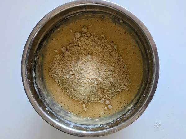 Einfacher, saftiger Birnenkuchen mit Mandeln - Zubereitung Schritt 3