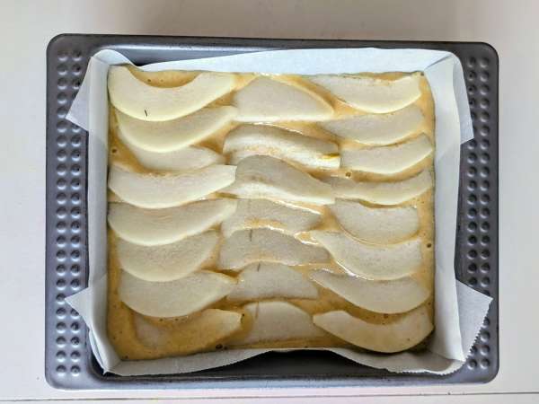 Einfacher, saftiger Birnenkuchen mit Mandeln - Zubereitung Schritt 6
