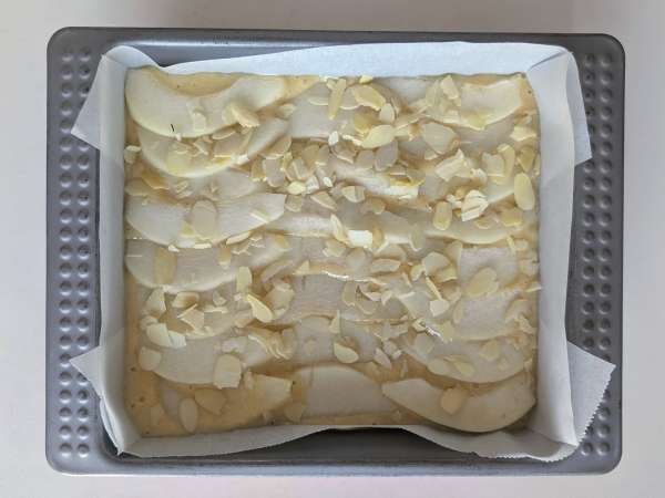 Einfacher, saftiger Birnenkuchen mit Mandeln - Zubereitung Schritt 7