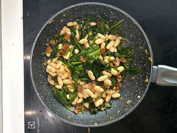 Seehecht mit weißen Bohnen, Spinat und Chorizo - Zubereitung Schritt 4