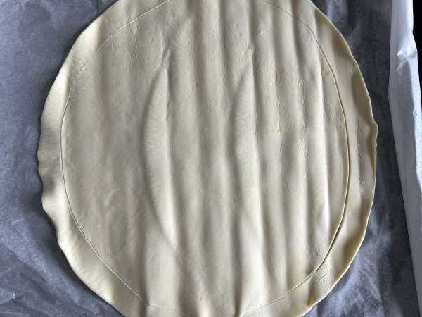 Dünne Tarte mit Feigen, Brie und Walnüssen - Zubereitung Schritt 4