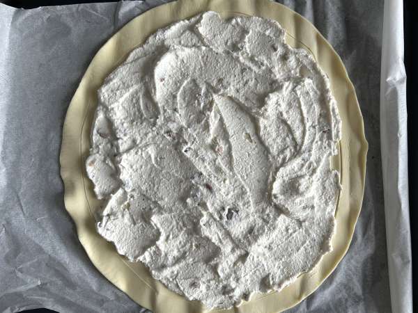 Dünne Tarte mit Feigen, Brie und Walnüssen - Zubereitung Schritt 5