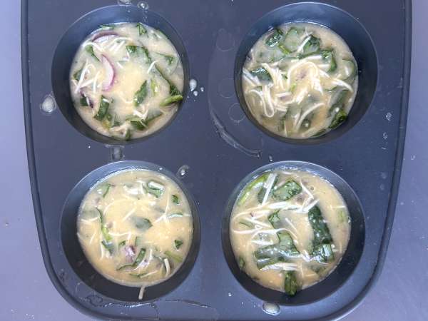 Eierhäppchen mit Hüttenkäse aus der Heißluftfritteuse: einfache und proteinreiche Häppchen - Zubereitung Schritt 3