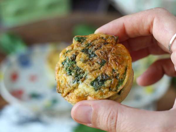 Eierhäppchen mit Hüttenkäse aus der Heißluftfritteuse: einfache und proteinreiche Häppchen - Zubereitung Schritt 5