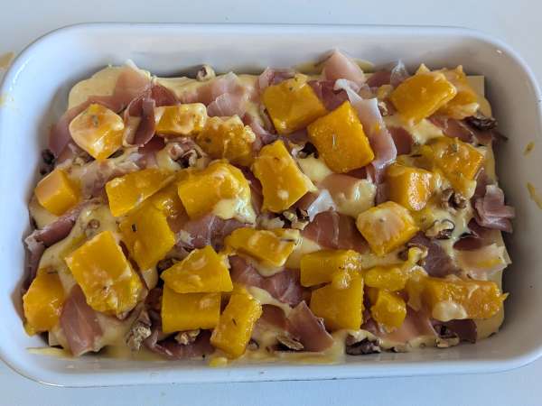 Lasagne mit Kürbis, Speck und Walnüssen – cremig und knusprig - Zubereitung Schritt 7