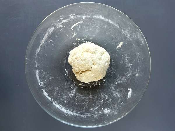 Pizza mit Hüttenkäse - Zubereitung Schritt 3