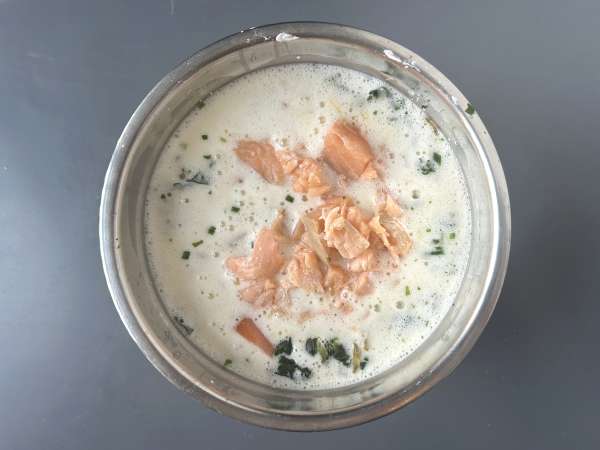 Quiche ohne Boden mit Lachs, Spinat und Hüttenkäse - Zubereitung Schritt 6