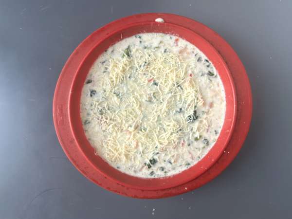 Quiche ohne Boden mit Lachs, Spinat und Hüttenkäse - Zubereitung Schritt 7
