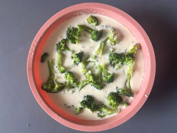 Quiche ohne Boden mit Brokkoli, Pancetta und Hüttenkäse - Zubereitung Schritt 5