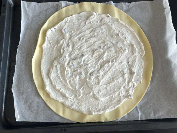 Birnentarte mit Gorgonzola und Walnüssen – süß-herzhafter Genuss - Zubereitung Schritt 5