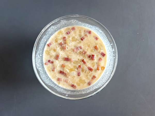 Klassischer Zwiebelkuchen mit Speck : einfaches deutsches Rezept - Zubereitung Schritt 7