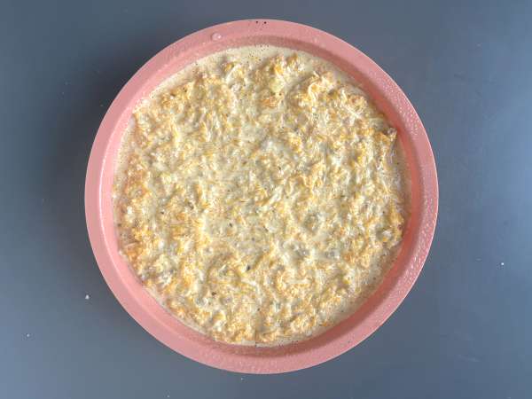 Quiche ohne Boden mit Thunfisch, Möhren und Hüttenkäse: einfach und proteinreich - Zubereitung Schritt 7