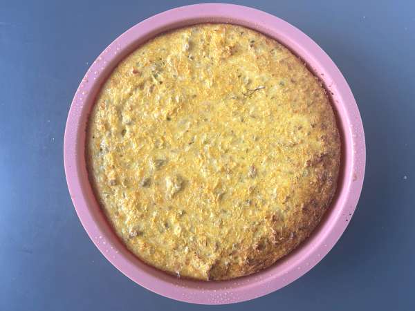 Quiche ohne Boden mit Thunfisch, Möhren und Hüttenkäse: einfach und proteinreich - Zubereitung Schritt 9