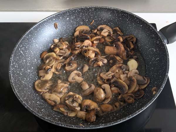 Nudelauflauf mit Kürbis und Champignons : cremig und vegetarisch - Zubereitung Schritt 3