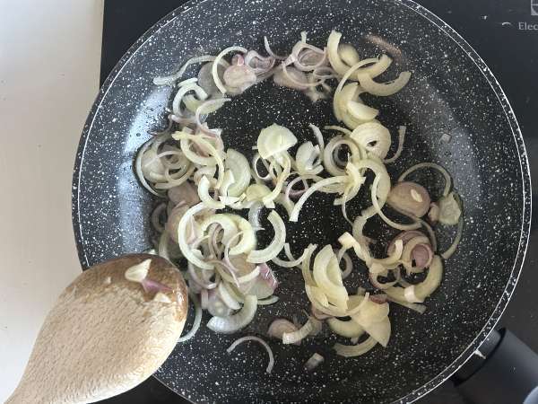 Grilled Cheese Sandwich mit Champignons : knusprig und käsig - Zubereitung Schritt 2